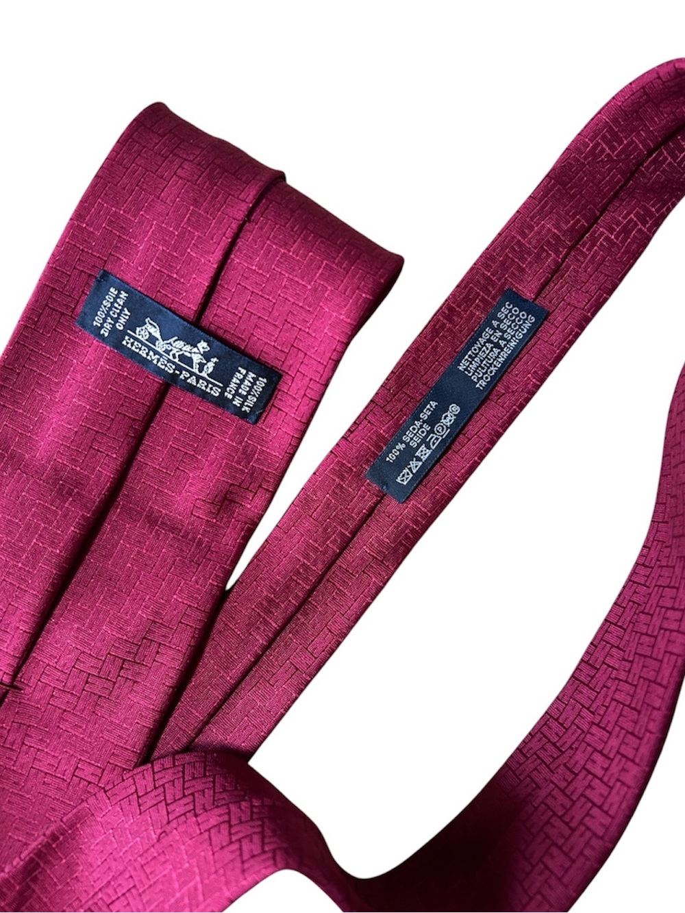 Hermès Authentic 100%Silk Tie in Deep Magenta NWOT - Picture 2 of 7